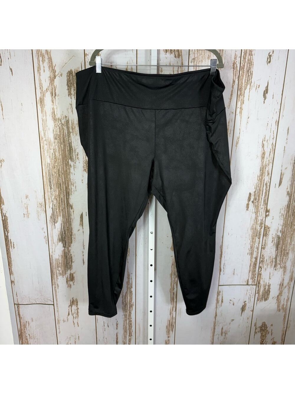 Terra & Sky, Classic Black Leggings. Size 3X. In excellent condition!